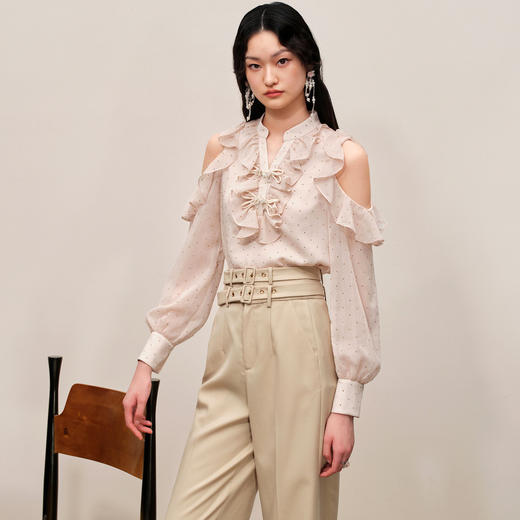 秋日温柔氛围感v领盘扣领露肩雪纺衫上衣MC88TP563D10 商品图3