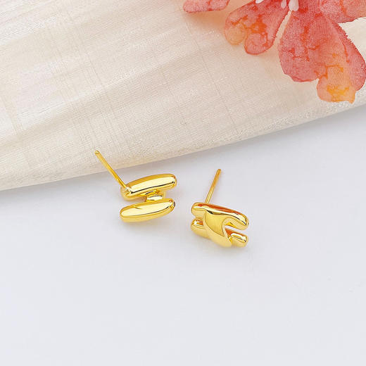 【限时克减150元】足金 【精品】无氰5D字母H耳钉（配胶塞）(AR5DES00025)（预售产品下单后不退款不退货不换货不补差价）（预售产品下单后不退款不退货不换货不补差价） 商品图1