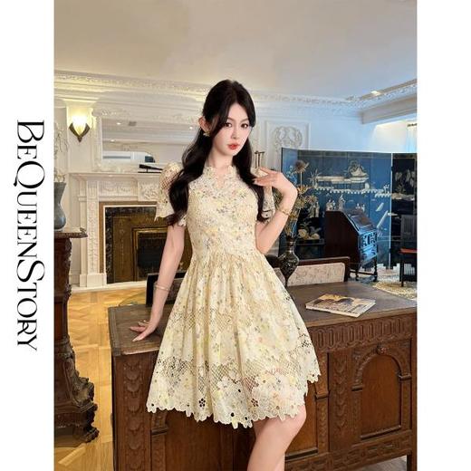 BeQueenStory【恋人樱花】法式V领夏日感定位绣花收腰蓬蓬连衣裙 商品图0