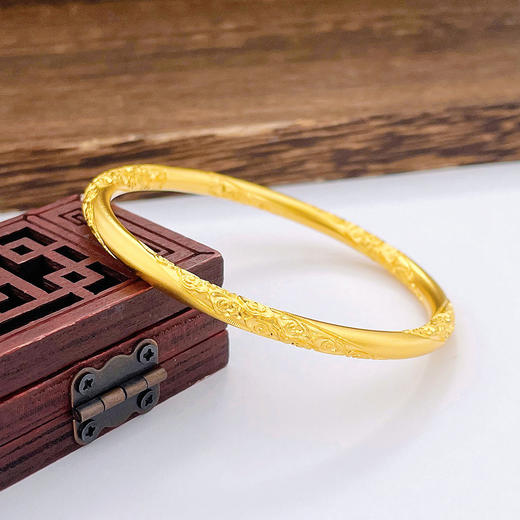 【限时克减150元】足金 #莫比乌斯 古法半实心固口莫比乌斯环祥云纹手镯（面宽约4.2-4.6mm，厚约4.1mm）(ANWZGFSZ00172)（预售产品下单后不退款不退货不换货不补差价） 商品图0