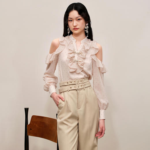 秋日温柔氛围感v领盘扣领露肩雪纺衫上衣MC88TP563D10 商品图0