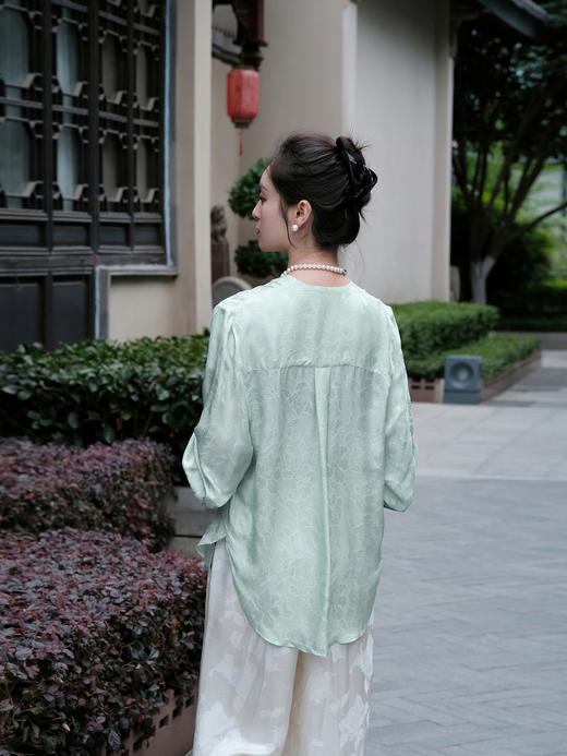 盛唐牡丹 |玉簪绿莺歌蝶舞V领上衣[特价品] 商品图5