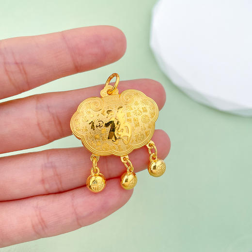 【限时克减150元】足金999 #儿童/宝宝 【精品】天赐鸿福空心百福铃铛锁包吊坠(AUDZ00005)（预售产品下单后不退款不退货不换货不补差价）（预售产品下单后不退款不退货不换货不补差价） 商品图3