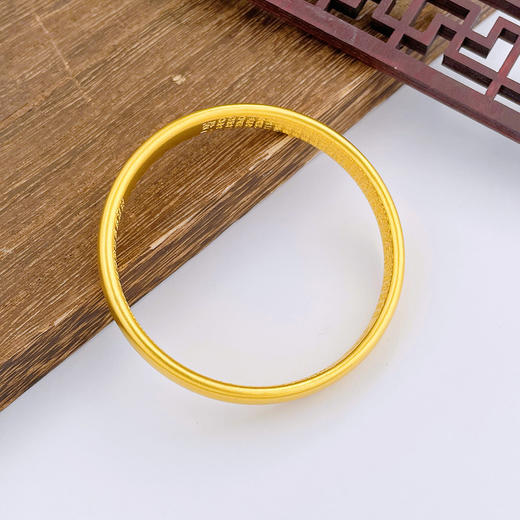 足金999.9 古法油亮固口半实心光圈内莲花心经轮胎手镯（面宽约7.9-8.3mm，厚约3.6mm）(ANWZGFSZ00227-3)（预售产品下单后不退款不退货不换货不补差价） 商品图2