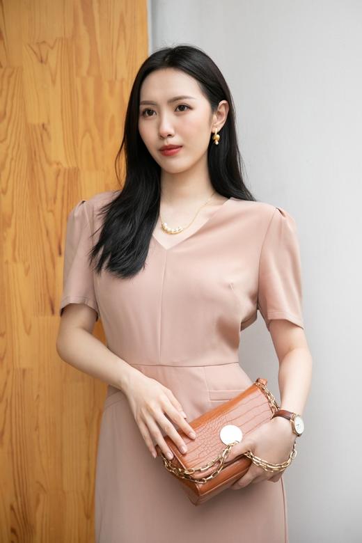 Le Malene 简约分割V领泡泡袖修身连衣裙 12897 商品图1