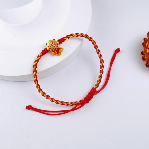 【限时7.5折】【定价黄金】足金 3D硬金空心可调节幸运红绳红烤漆福字锦鲤成品手串(AA3DSC00464)（预售产品下单后不退款不退货不换货不补差价）（预售产品下单后不退款不退货不换货不补差价） 商品图2