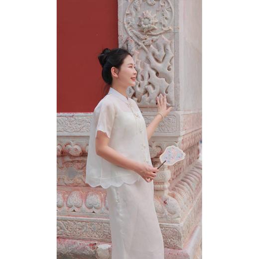 【抖音专属】白莲-套装（中式小衫23710321-莲瓣白+半裙23706322C-莲瓣白） 商品图3