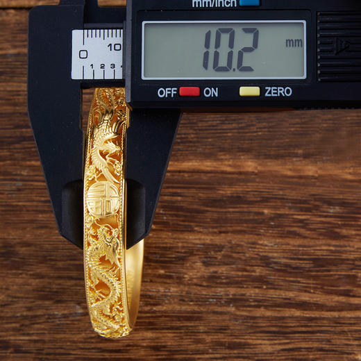 【限时克减150元】足金999 古法内百福（面宽约10-10.5mm）镂空龙凤双喜固口手镯(YGFSZ00036)（预售产品下单后不退款不退货不换货不补差价 商品图2