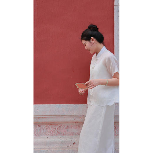 【抖音专属】白莲-套装（中式小衫23710321-莲瓣白+半裙23706322C-莲瓣白） 商品图2