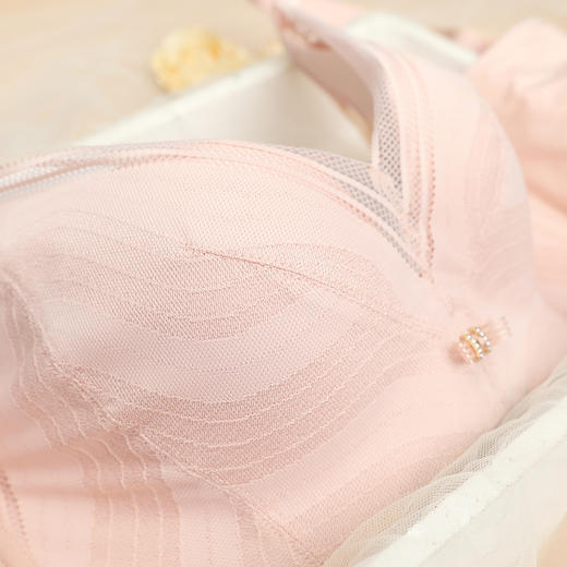 【商场同款】熳洁儿 小胸聚拢调整型一片式无钢圈婴儿棉杯律动系列22201508 商品图3