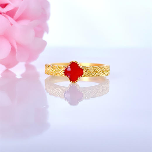 【限时克减150元】足金999 5G黄金镶嵌固口低温珐琅麻花四叶草女戒(RWW00370)（预售产品下单后不退款不退货不换货不补差价）（预售产品下单后不退款不退货不换货不补差价） 商品图0