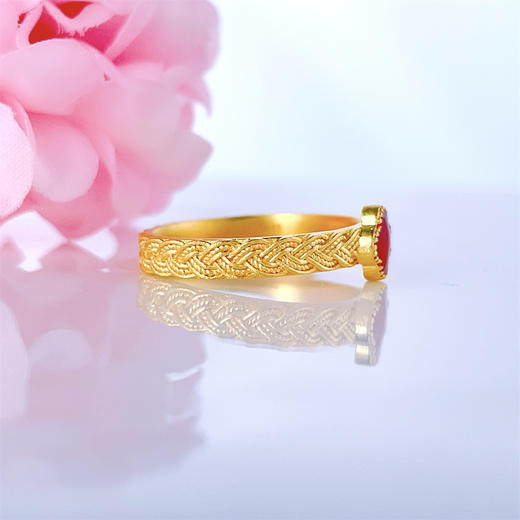 【限时克减150元】足金999 5G黄金镶嵌固口低温珐琅麻花四叶草女戒(RWW00370)（预售产品下单后不退款不退货不换货不补差价）（预售产品下单后不退款不退货不换货不补差价） 商品图1