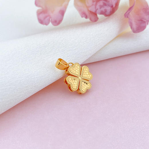 【限时7.5折】【定价黄金】足金999 #碎碎冰 #小红书 5G黄金镂空碎碎冰幸运四叶草吊坠(AG5GDZ00155)（预售产品下单后不退款不退货不换货不补差价） 商品图1