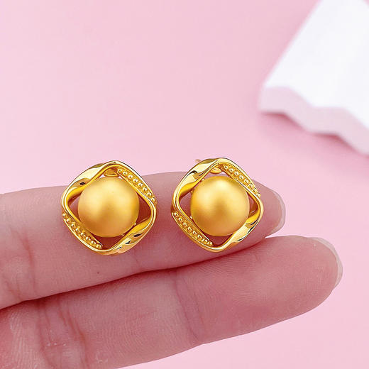 【限时克减150元】足金 无氰5D硬金空心金珠方形辘珠边耳饰（配胶塞）(AU5DES00009)（预售产品下单后不退款不退货不换货不补差价（预售产品下单后不退款不退货不换货不补差价 商品图2