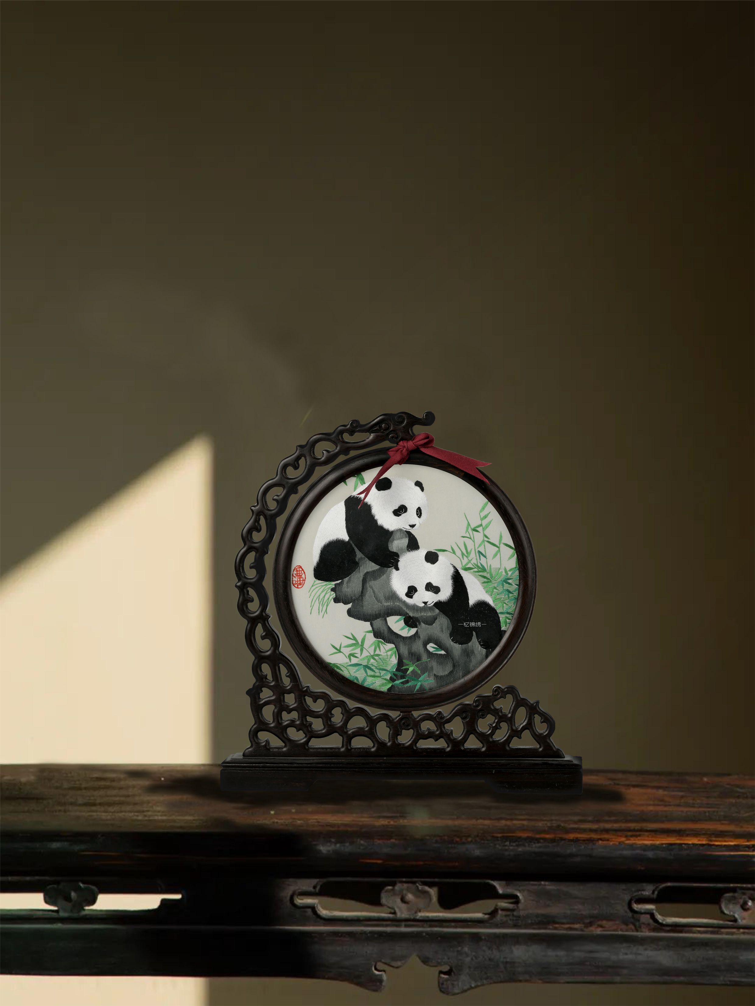 蜀绣双面绣—竹石熊猫