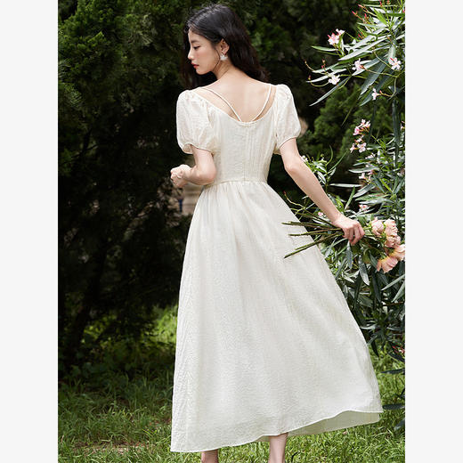 西遇V领泡泡袖茶歇连衣裙女新款褶皱高腰显瘦A摆裙子D0640507 商品图5
