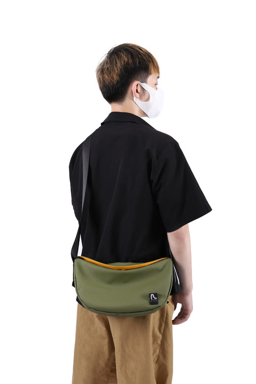 皮尔卡丹单肩饺子包斜挎包男背包男士挎包男生运动男包通勤便携单肩包 商品图9