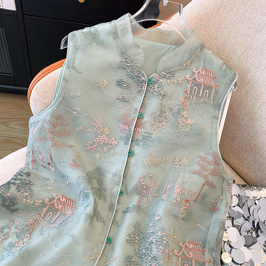 KQLB105M3385 2024春季新款重工整件刺绣欧根纱马甲双层中式外套女 商品图3