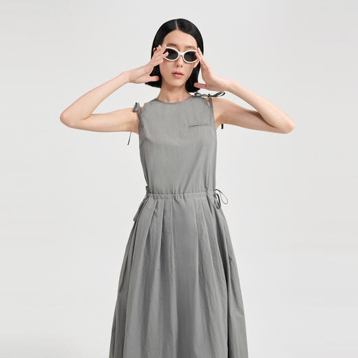 lost in echo2024夏季新款纯色无袖收腰中长款裙子A字连衣裙女 商品图1