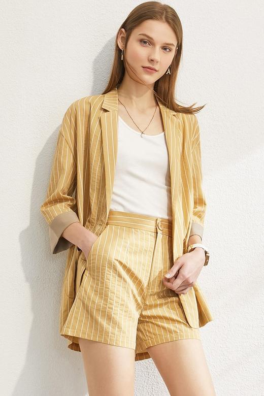 AMII/艾米 宽松条纹翻领西装休闲短裤套装 13008 商品图2