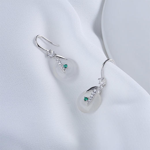 【宏艺珠宝】林栖见玉 新中式白玉髓简约复古高级感耳饰·银s925耳饰 商品图1