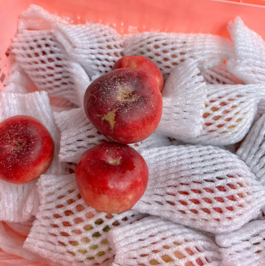 【纽扣蟠桃】新疆纽扣蟠桃，个头不大，桃味香浓，甜度高，好吃的一款当季水果！ 商品图3