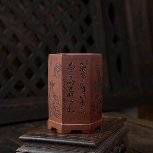 宜兴紫砂笔筒六面刻画陶瓷笔筒古风手工办公室书房学生桌面多功能收纳盒摆件 商品图6