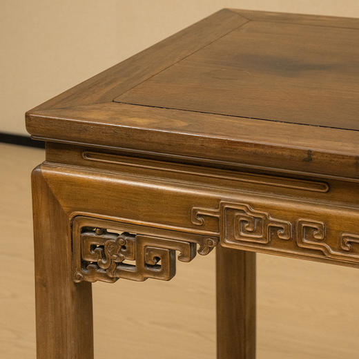 清 红木束腰马蹄腿回纹画桌 商品图3