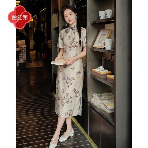 上海逸红颜蝶涯2025夏新棉麻质感提花蝴蝶印花新中式日常文艺旗袍 商品图1