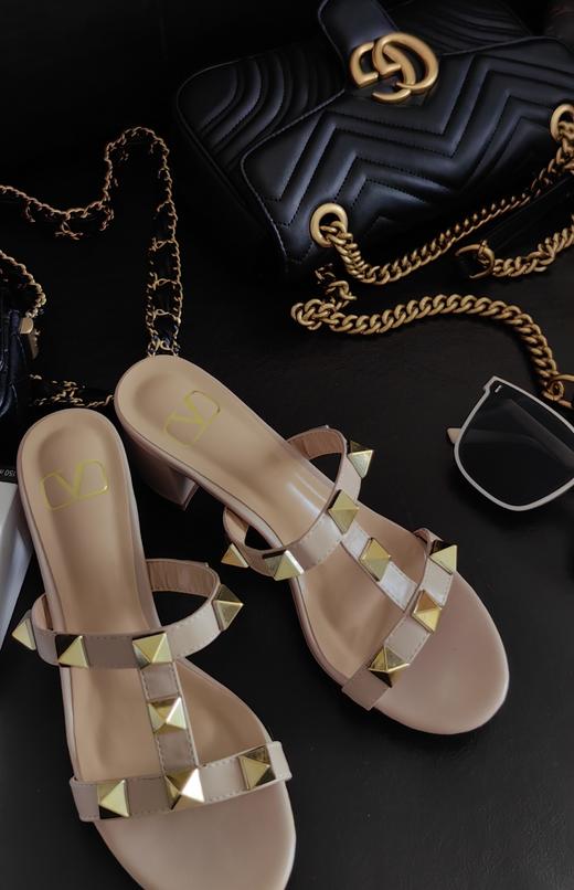 美到神魂颠倒铆钉高跟鞋 小羊皮粗跟百搭凉鞋 商品图2