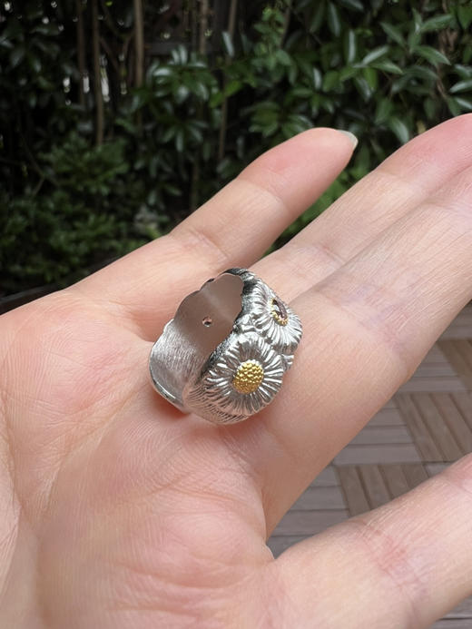 原材百分百 雏菊带钻开口戒指 除了没logo就是圆正 略微偏小 商品图6