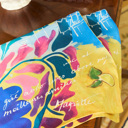 两三事 纵情夏日 2024夏季新款时尚复古双面印花丝巾女款 商品图1