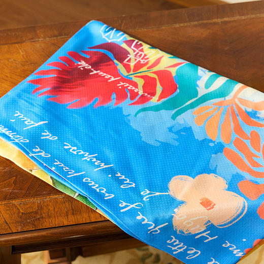 两三事 纵情夏日 2024夏季新款时尚复古双面印花丝巾女款 商品图2