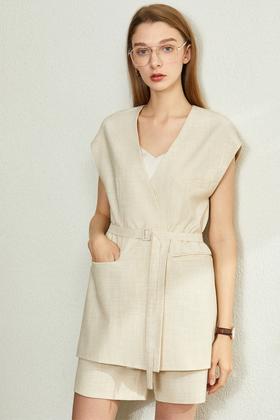 AMII/艾米 V领配腰带马甲休闲短裤套装 12512