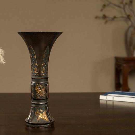 清 铜鎏金兽面纹出戟花觚 商品图0