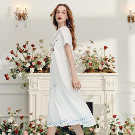 两三事 解禁之果 2024夏季新款小清新绣花蕾丝拼接娃娃领连衣裙 商品图3