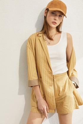 AMII/艾米 宽松条纹翻领西装休闲短裤套装 13008