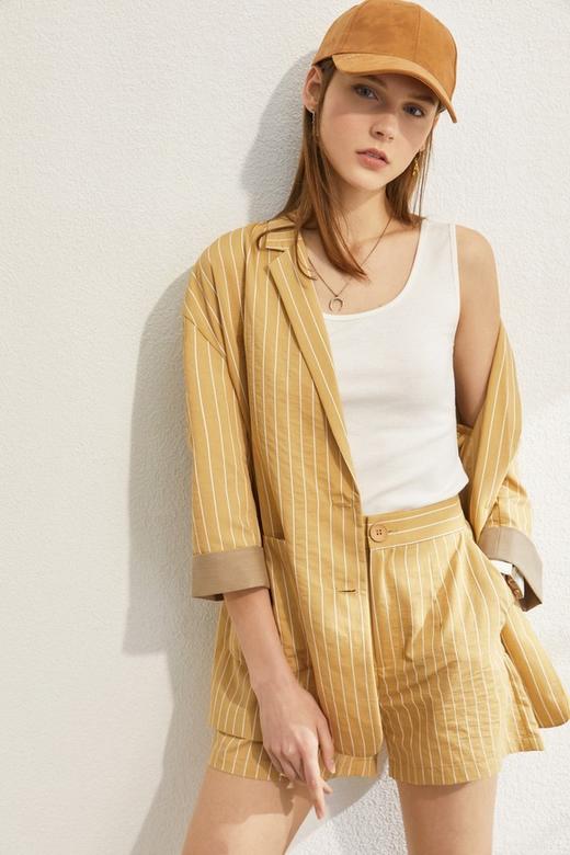 AMII/艾米 宽松条纹翻领西装休闲短裤套装 13008 商品图0