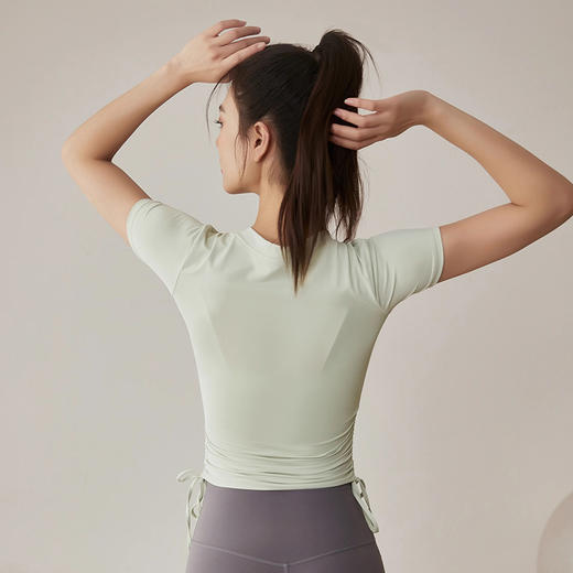 【限时秒】YOGACODE【火树银花系列】2024 春夏瑜伽服上衣短袖褶皱收腰休闲运动上衣 DST802 商品图2