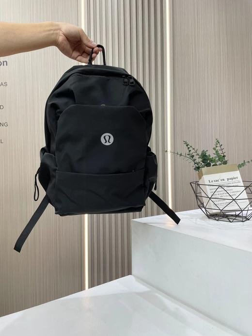 LULU家情侣款大容量磁吸扣双肩包 商品图3