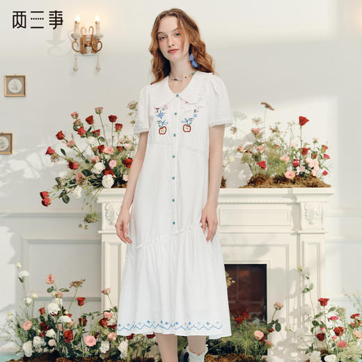 两三事 解禁之果 2024夏季新款小清新绣花蕾丝拼接娃娃领连衣裙 商品图0