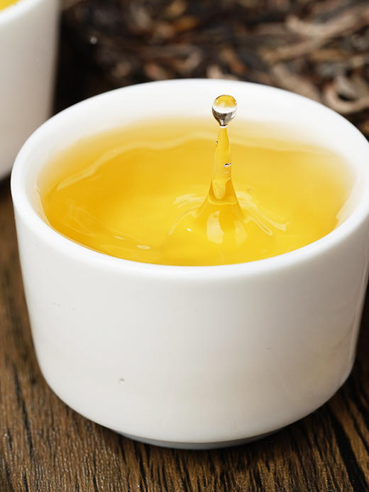 【猫耳朵单株】2024年头春头采 茶中精灵猫耳朵云南仅有0.01％的茶种 易武普洱茶生茶357g/饼 5饼/提 拍5发6拍20发25 商品图7