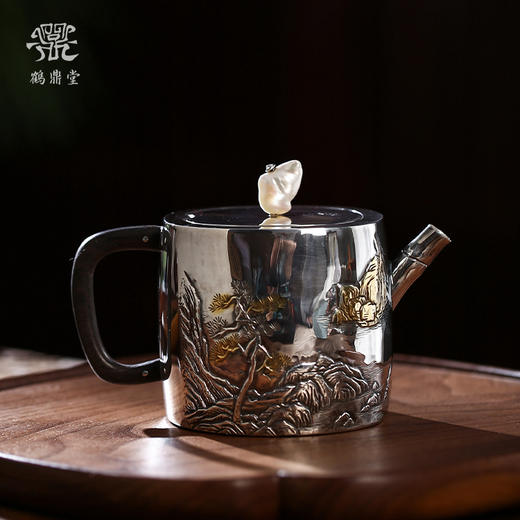 鹤鼎堂闻天系列游遨急须錾刻积玉堆金（银色）（缺货） 商品图0