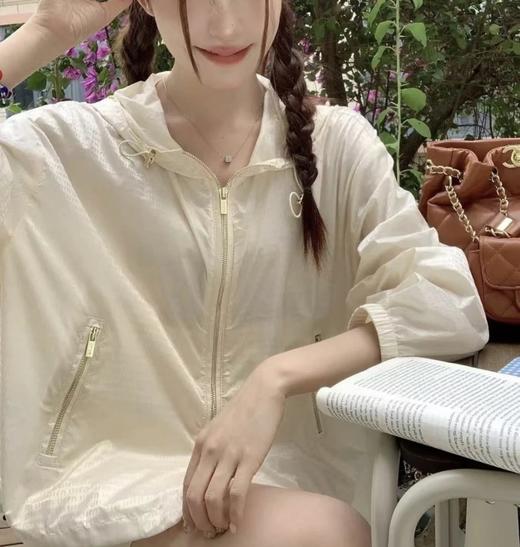 杏色预售10天 重磅渠道  miu防晒套装  宽松版型  皮肤风衣/防晒衣 防晒短裤 商品图3