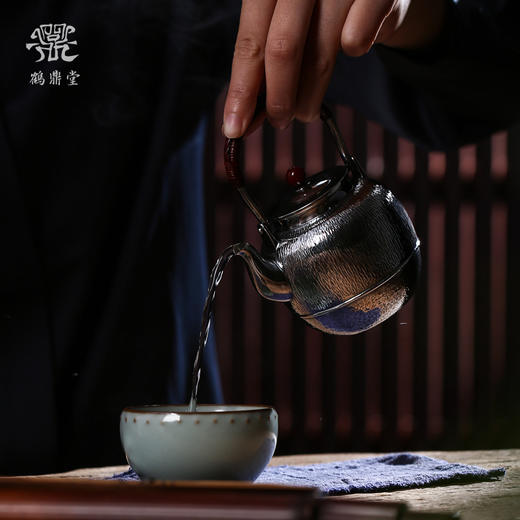 鹤鼎堂闻天系列望月急须竖纹錾刻腰线（银色）（缺货） 商品图2