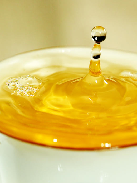 【猫耳朵单株】2024年头春头采 茶中精灵猫耳朵云南仅有0.01％的茶种 易武普洱茶生茶357g/饼 5饼/提 拍5发6拍20发25 商品图5