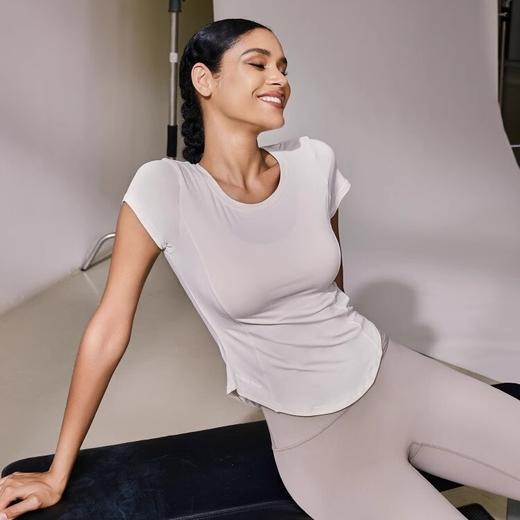 跃牌【周游世界系列】透气修身显瘦舒适外穿健身训练瑜伽服上衣 TP0739 商品图2