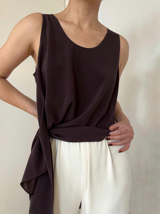 Semplicita | K05 三醋酸U领无袖开衩上衣 [ 酱紫 ] 商品图0