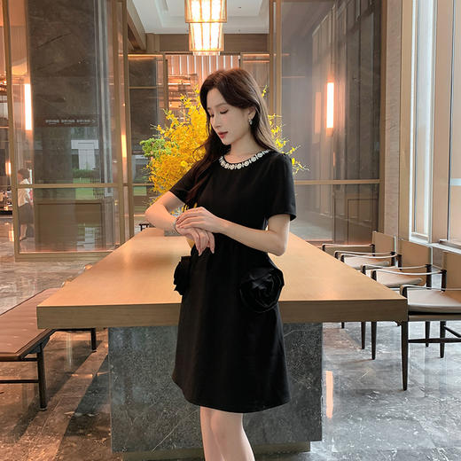 【清仓超15天不保价】[奢姿轻奢系列]大码女装2024夏季玫瑰装饰裙子胖妹妹时尚连衣裙8942890080 商品图4