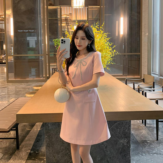 [奢姿轻奢系列]大码女装2024夏季蝴蝶结装饰裙子胖妹妹时尚连衣裙8942890102【1】 商品图0